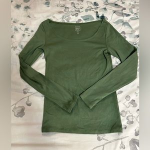 Gap long sleeve scoop neck T-shirt. Excellent condition.